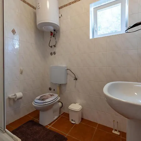 דירה 1 Bedroom Lovely In מאנדרה