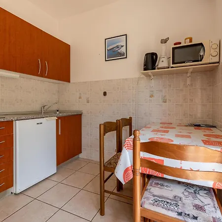 דירה 1 Bedroom Lovely In מאנדרה
