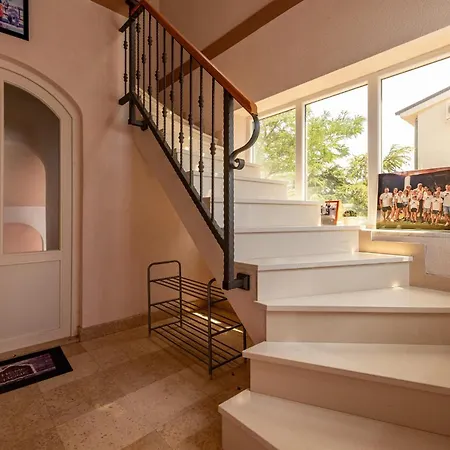 1 Bedroom Lovely In * מאנדרה