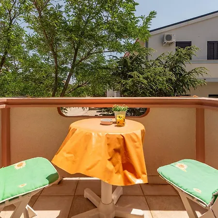 דירה 1 Bedroom Lovely In מאנדרה