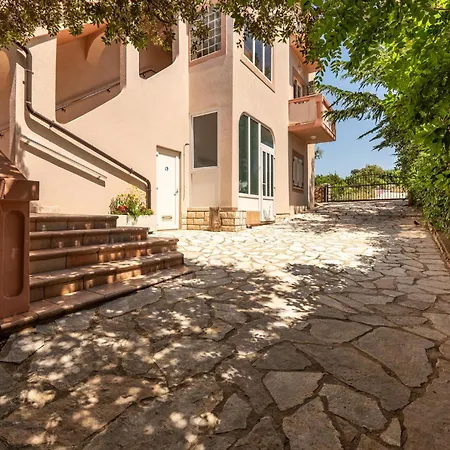 Beautiful In With Wifi Апартаменты