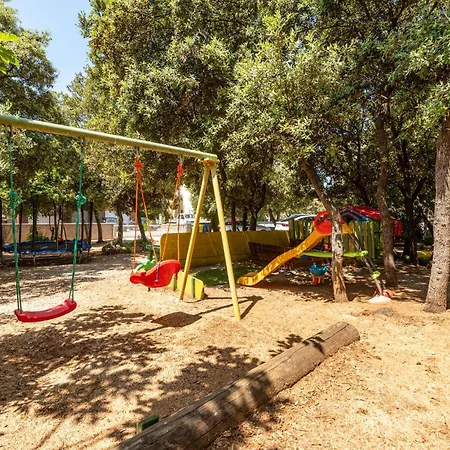 1 Bedroom Lovely In מאנדרה