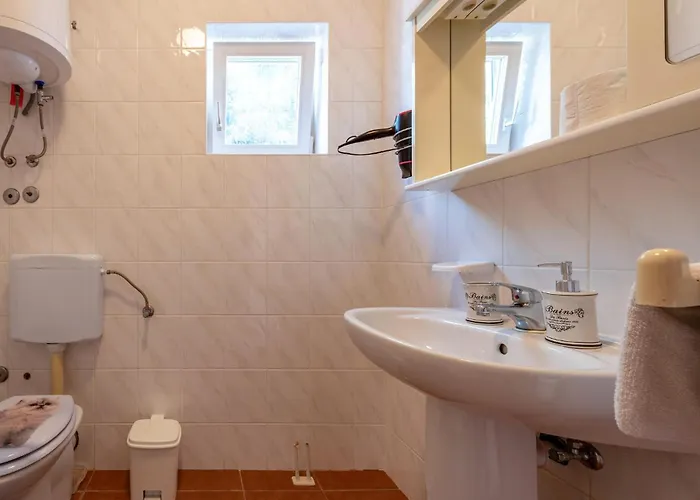 Beautiful In With Wifi Мандре