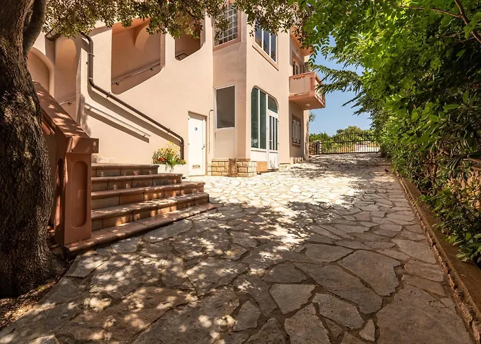 Beautiful In With Wifi Апартаменты