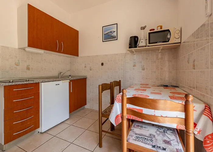 Appartement Beautiful In With Wifi Mandre
